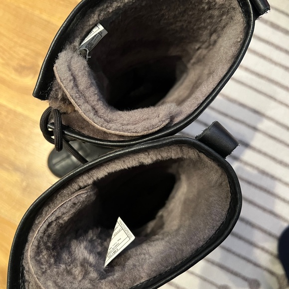 Ugg Black Women's Snow Boots - Picture 7 of 7